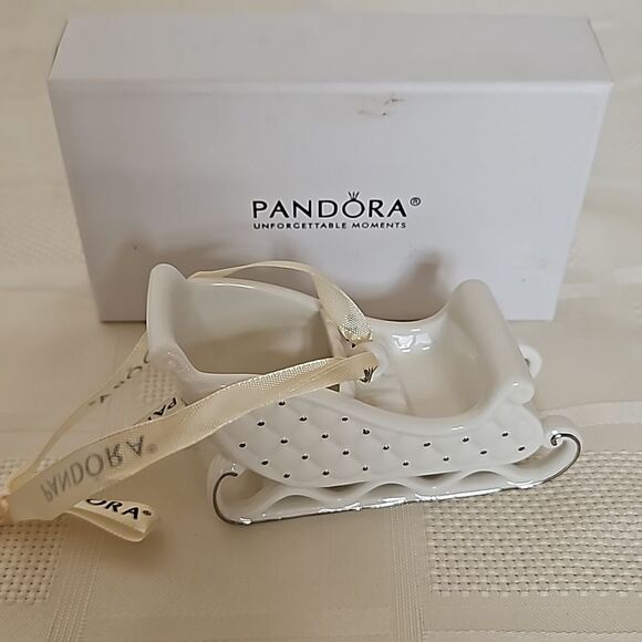 Pandora Holiday 2014 Sleigh Ornament White/ Silver - Picture 1 of 16